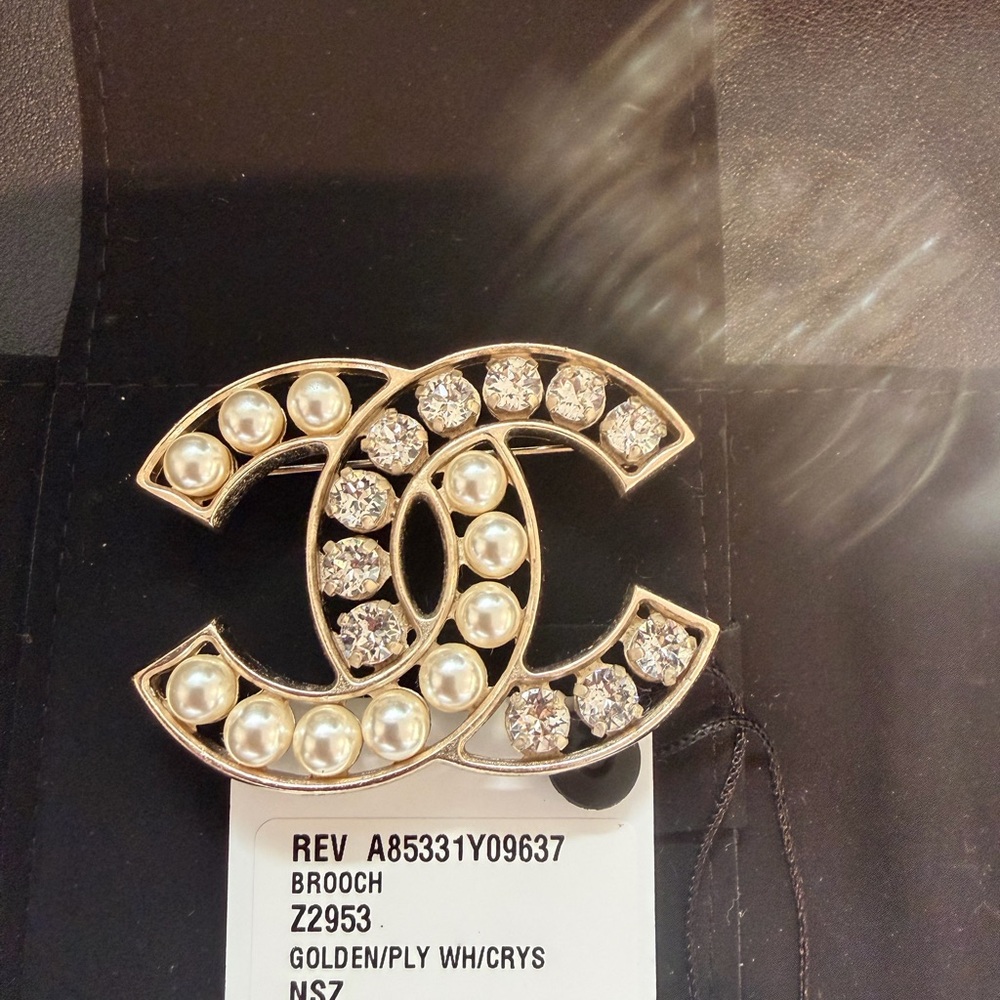 CHANEL Gold Brooch with Pearls and Crystals